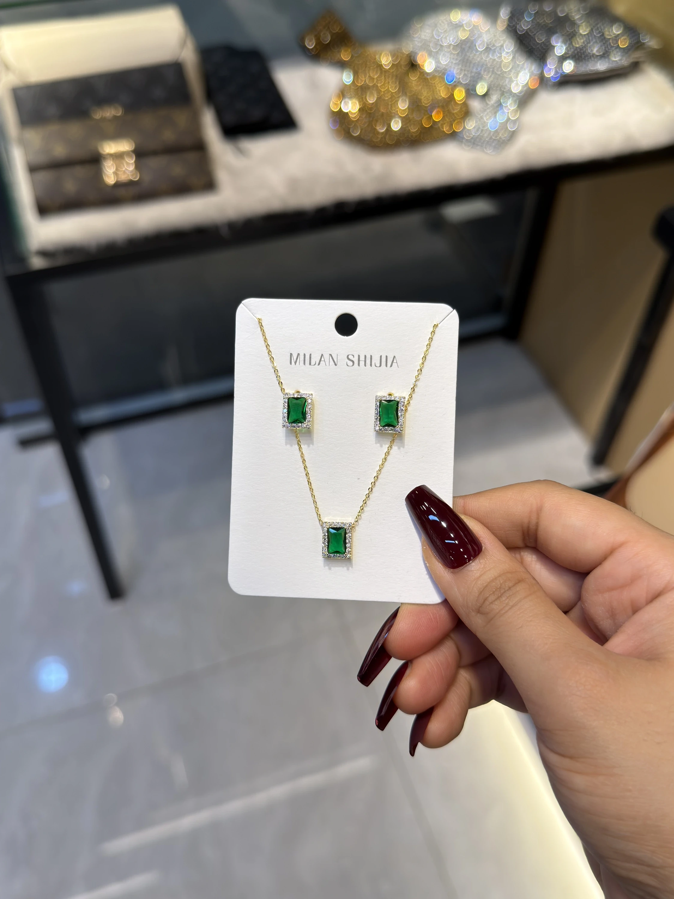 Exclusive Necklace Set – QT00303KJ (Emerald Green)