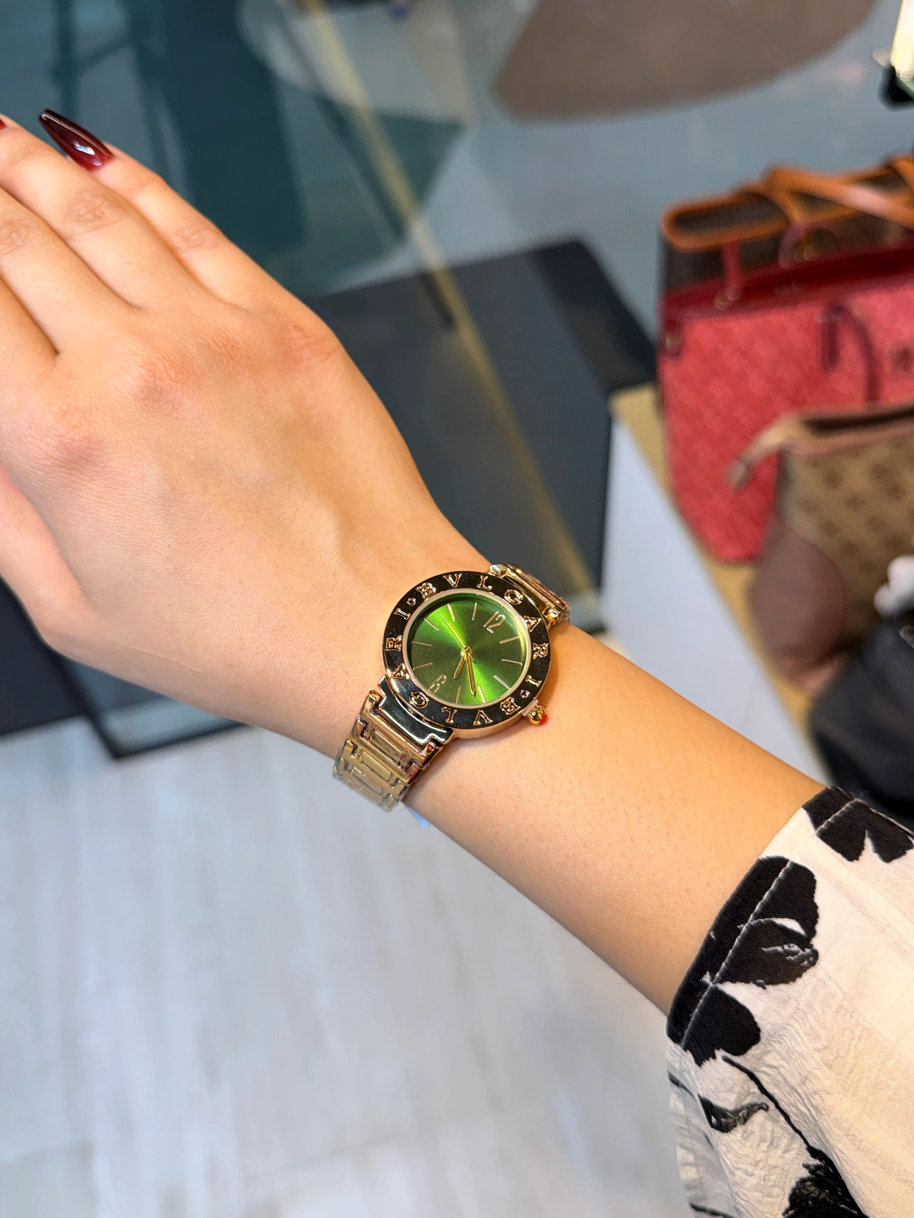 Premium Stainless Steel Watch BVL-004 (Green/Gold)