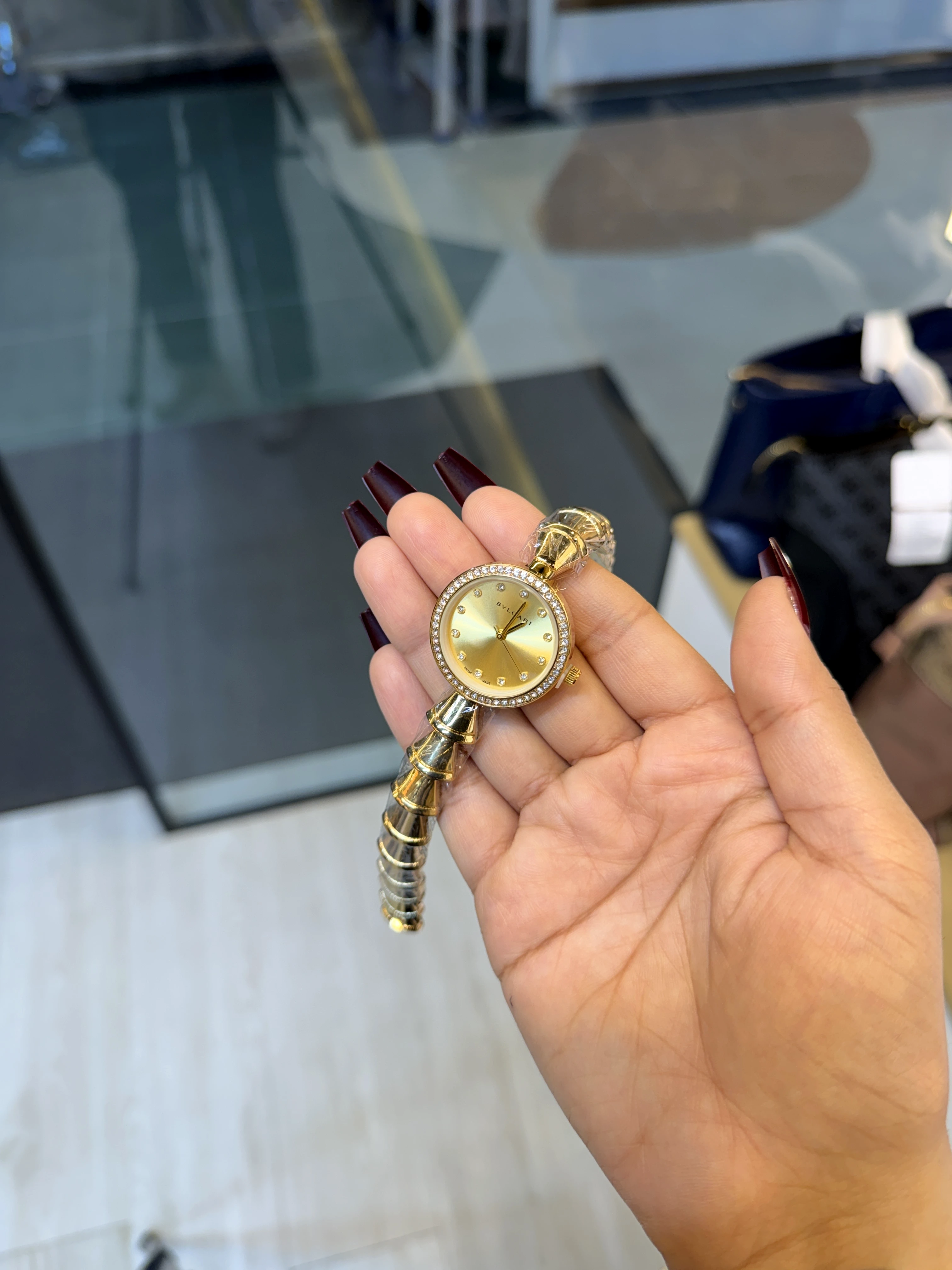 Premium Stainless Steel Watch BVL-001 (Golden)