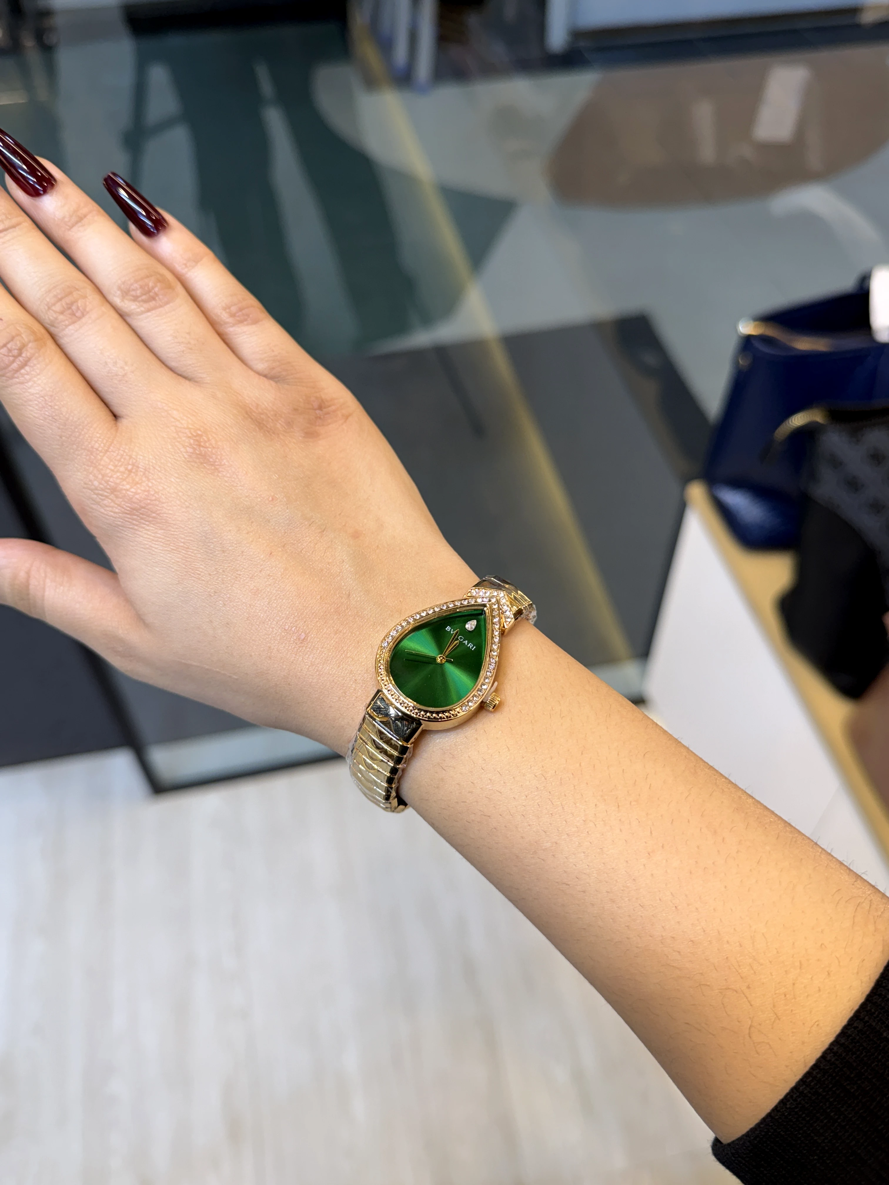 Premium Stainless Steel Watch BVL-002 (Green/Golden)