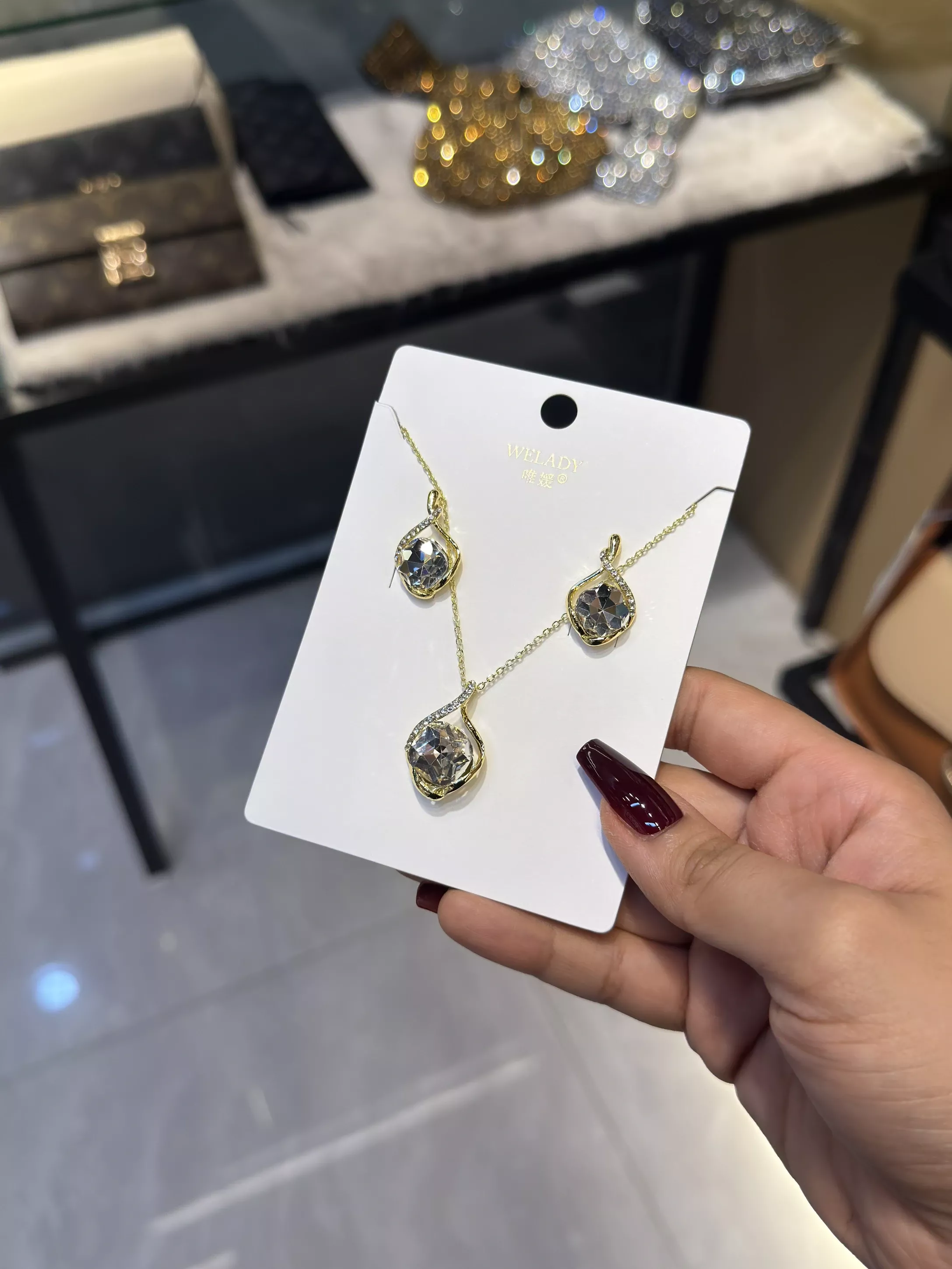 Exclusive Necklace Set – NKS-18 (White)