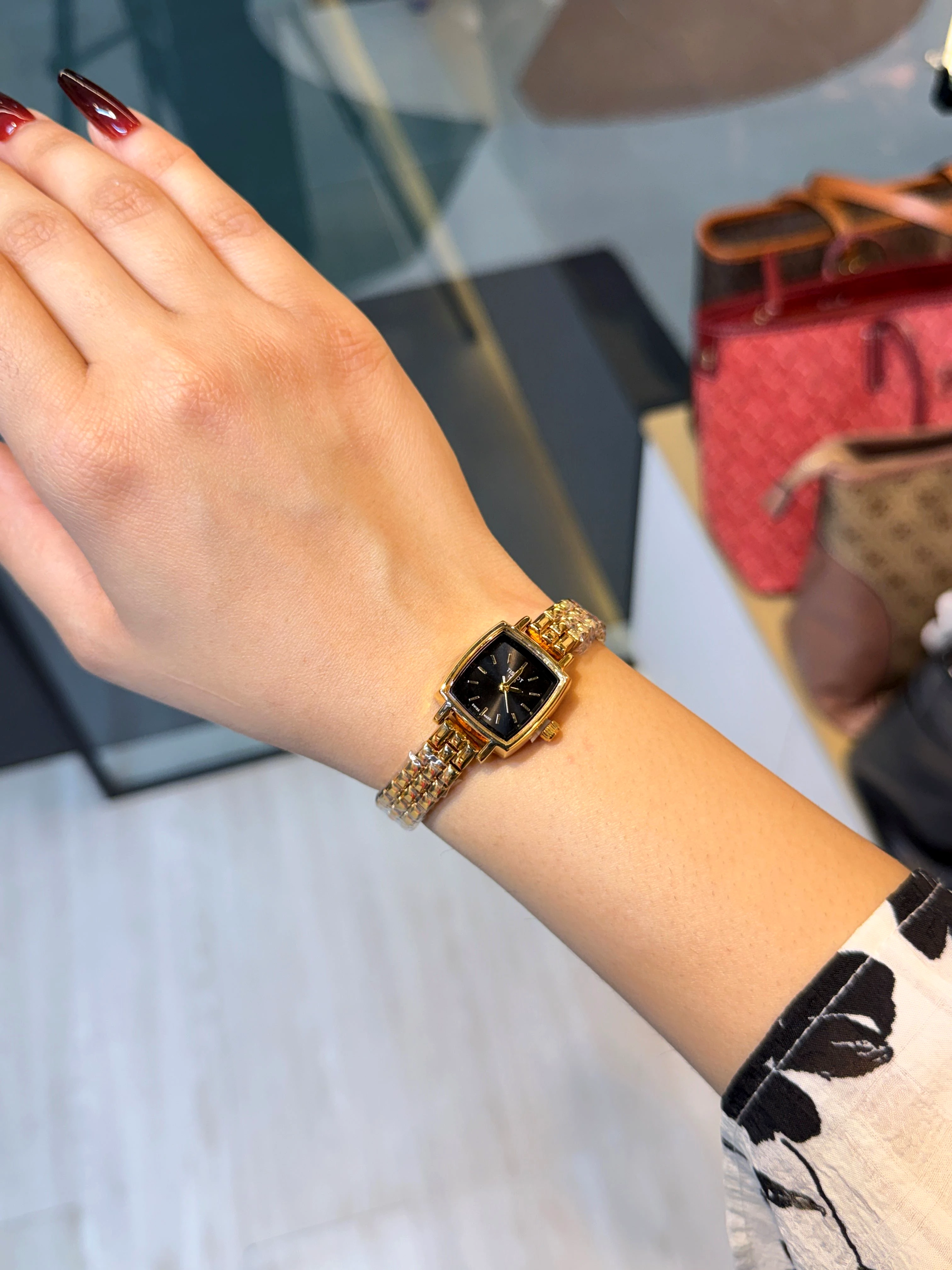 Premium Stainless Steel Watch TOT-003 (Black/Gold)