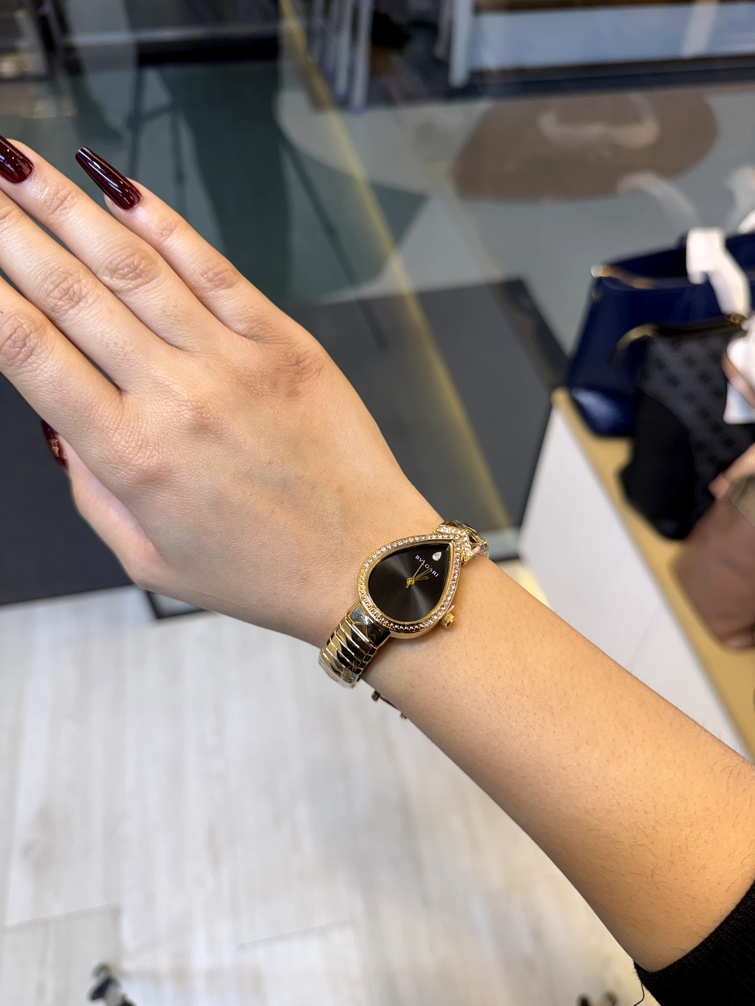 Premium Stainless Steel Watch BVL-002 (Black/Golden)