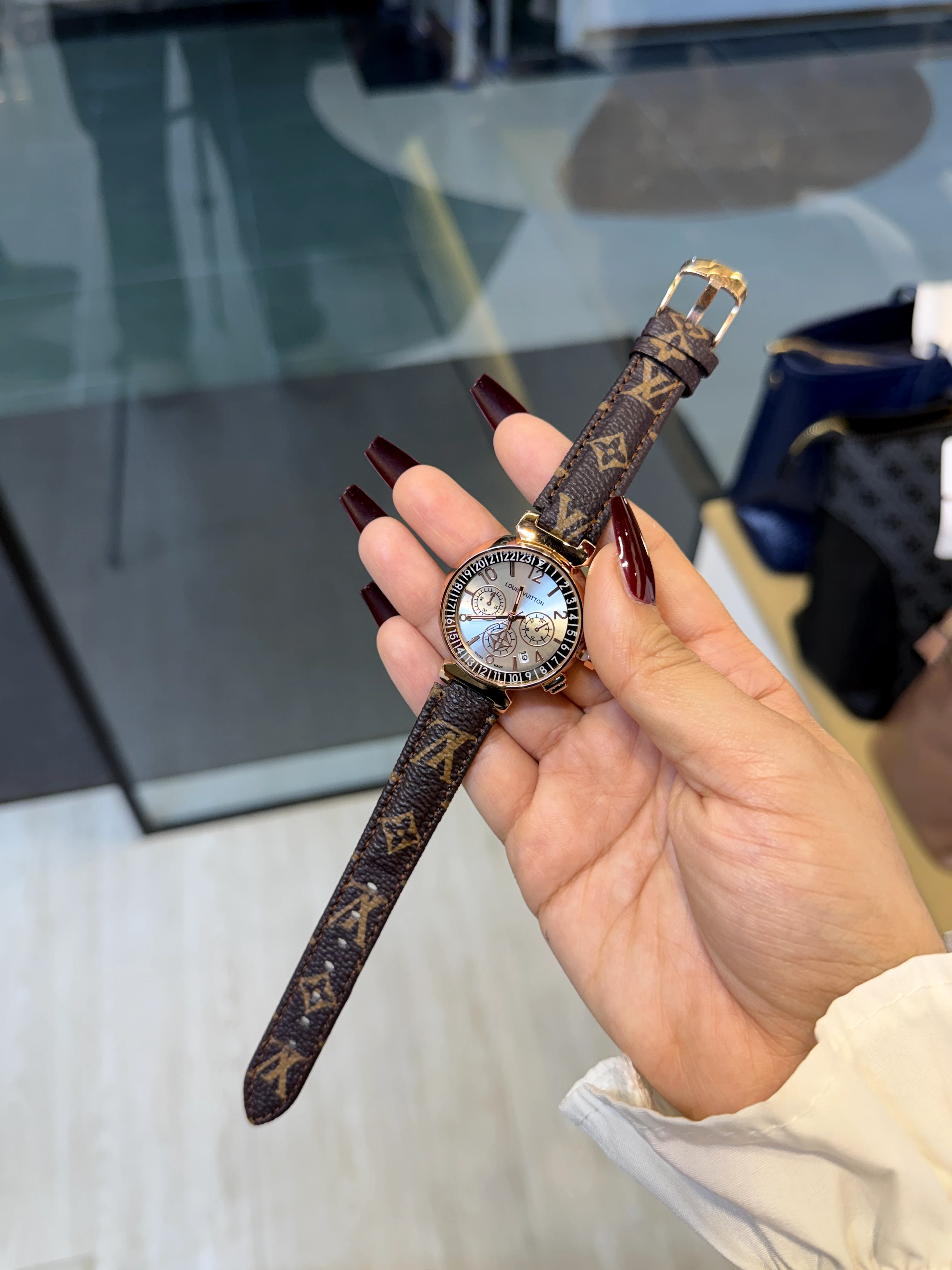 High-End Stainless Steel Watch LV-001 (Black/White)